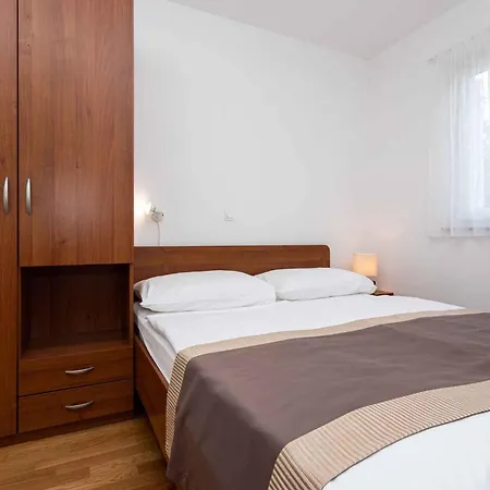 Apartment In 12393 *